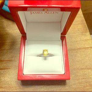 Yellow shapphire ring 1.74 ct